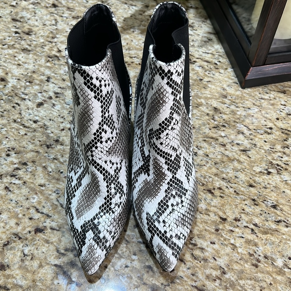 Lulu’s Snake Print Textured Pointed Toe Block Fau… - image 4